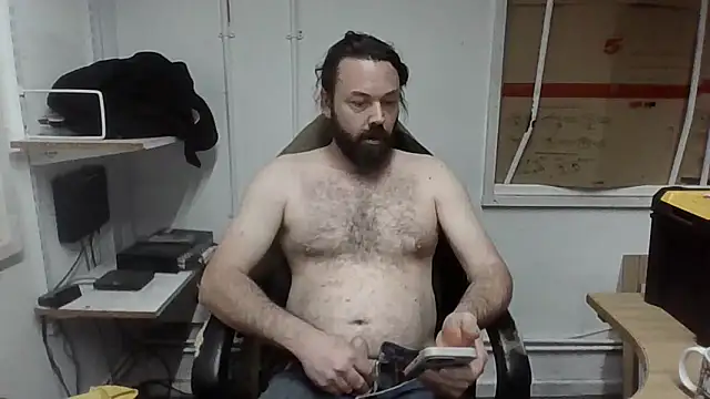 Snapshot of rogerevenmore chatting on November 25, 2025, 5:02 pm rogerevenmore online show from November 25, 2025, 5:02 pm