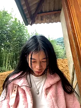 EmLy02 online show from November 16, 2025, 11:41 pm