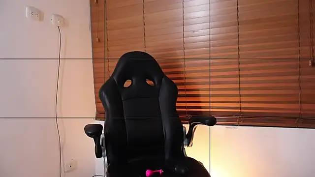 Snapshot of VioletaLorette chatting on November 7, 2025, 3:33 am VioletaLorette online show from November 7, 2025, 3:33 am