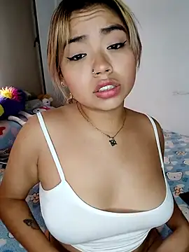 Emily  Hott online show from November 18, 2025, 9:29 pm