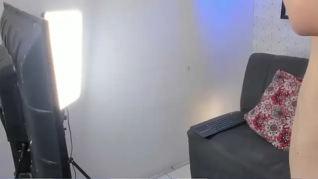 nicolai drake online show from November 1, 2025, 3:35 am