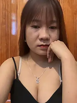 qinejr37 online show from October 13, 2025, 12:45 am