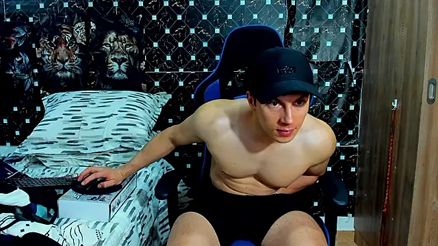 javiersexymann online show from March 21, 2026, 10:35 pm