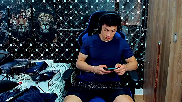 javiersexymann online show from March 20, 2026, 8:21 pm