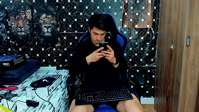 javiersexymann online show from March 27, 2026, 8:43 pm