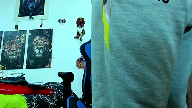 javiersexymann online show from March 8, 2025, 11:49 pm