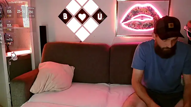 XBellaXundXUweX online show from June 2, 2026, 7:14 pm