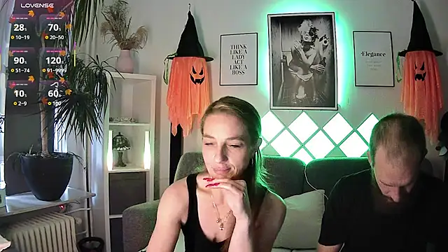 XBellaXundXUweX online show from October 8, 2025, 8:49 am