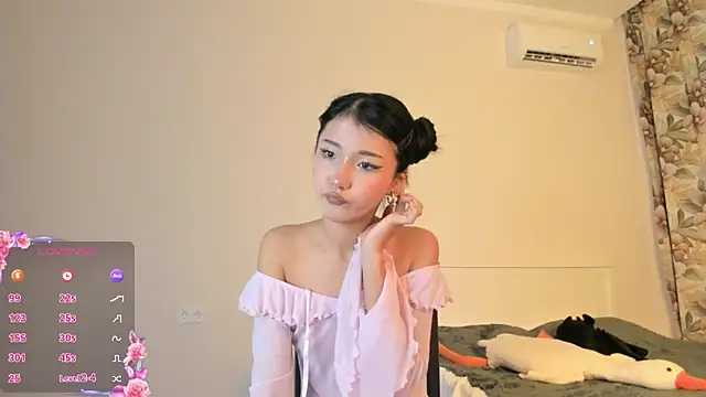 mimicherryy online show from November 22, 2025, 3:27 am