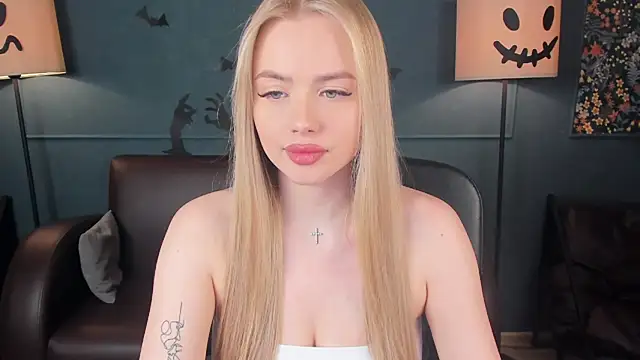 AvroraGoldie online show from October 22, 2025, 10:36 am