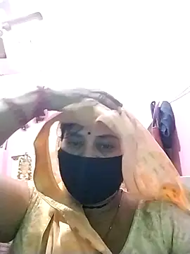 Rajnee33A online show from April 17, 2026, 4:54 pm