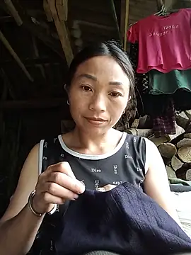 lucybaby00 online show from May 18, 2026, 2:44 am