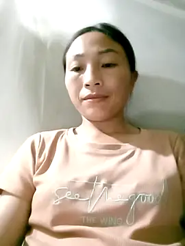 lucybaby00 online show from May 7, 2026, 2:09 pm