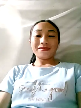 lucybaby00 online show from October 4, 2025, 2:29 pm