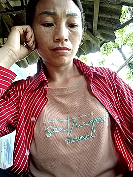 lucybaby00 online show from May 21, 2026, 2:53 am