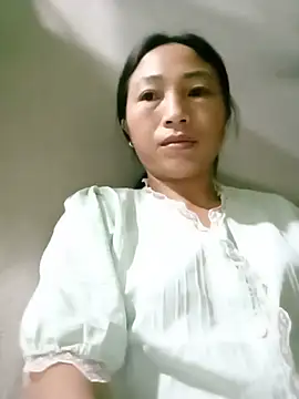 lucybaby00 online show from July 23, 2026, 7:21 pm