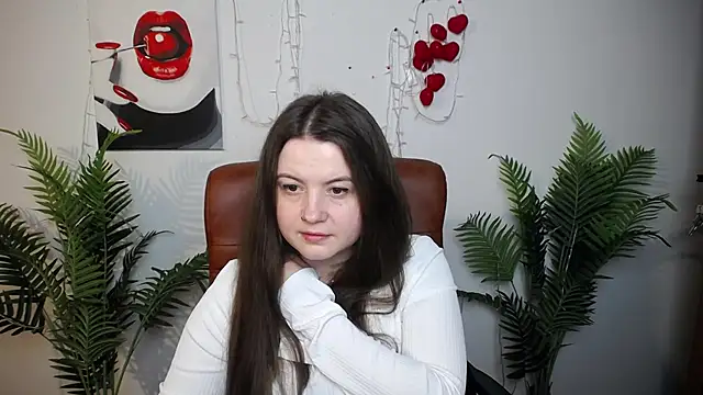 MavkaCute online show from May 17, 2026, 6:19 pm