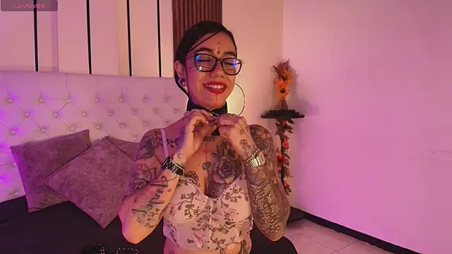 ViolettaAlemida online show from January 7, 2026, 1:16 pm