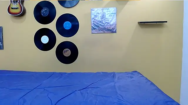 skinnyverus18 online show from April 16, 2026, 7:36 pm