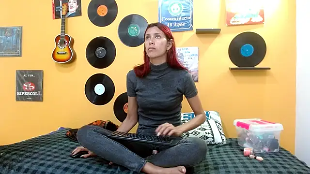 skinnyverus18 online show from November 12, 2025, 7:29 pm