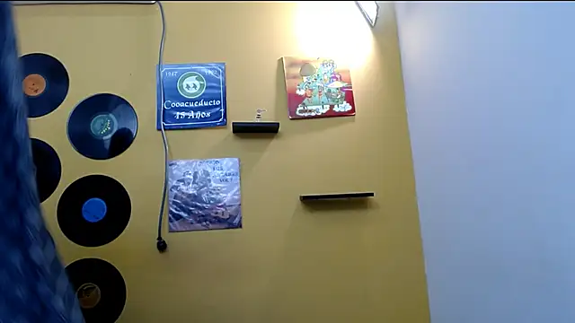 skinnyverus18 online show from May 13, 2026, 7:32 pm