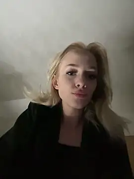 DaryaDoll online show from February 8, 2026, 3:59 am