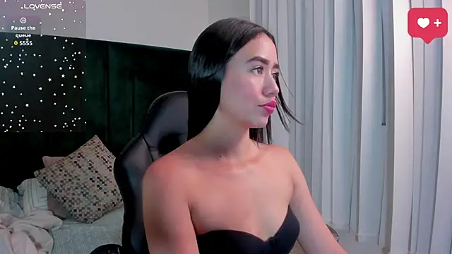 SaraWagner  online show from April 7, 2026, 12:12 am