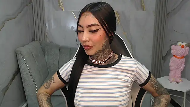 Ashley Blum v online show from November 19, 2025, 8:09 pm