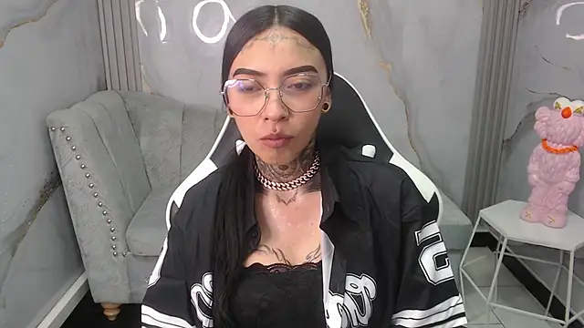 Ashley Blum v online show from October 17, 2025, 7:59 pm