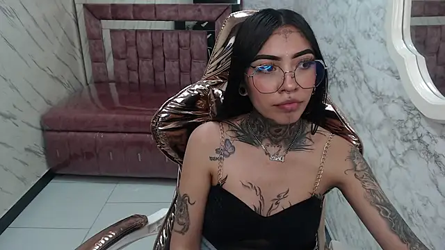 Ashley Blum v online show from October 27, 2025, 8:10 pm