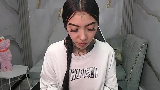 Ashley Blum v online show from November 7, 2025, 8:02 pm