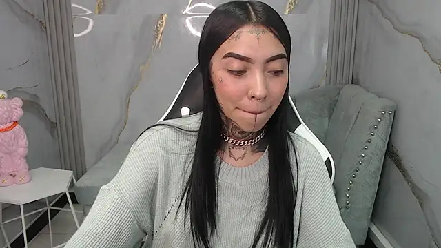 Ashley Blum v online show from November 4, 2025, 8:12 pm