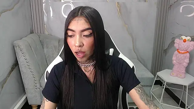 Ashley Blum v online show from October 14, 2025, 8:09 pm