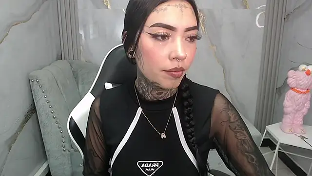 Ashley Blum v online show from November 20, 2025, 8:09 pm