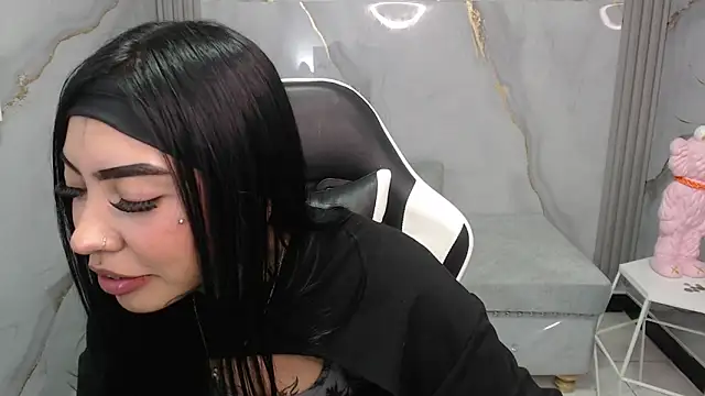 Ashley Blum v online show from November 24, 2025, 8:09 pm