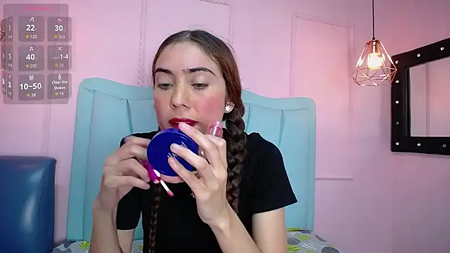 danna7cute online show from November 14, 2025, 8:34 pm