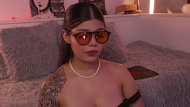 sophieee art online show from April 7, 2026, 4:47 am