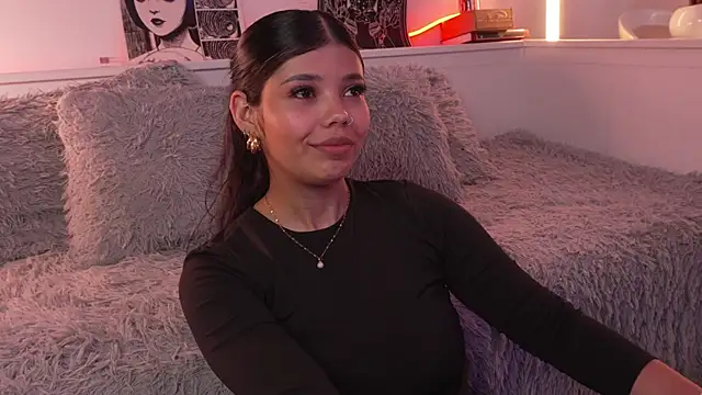Snapshot of sophieee_art chatting on April 20, 2026, 6:53 pm sophieee art online show from April 20, 2026, 6:53 pm