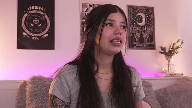 sophieee art online show from September 8, 2025, 7:02 pm