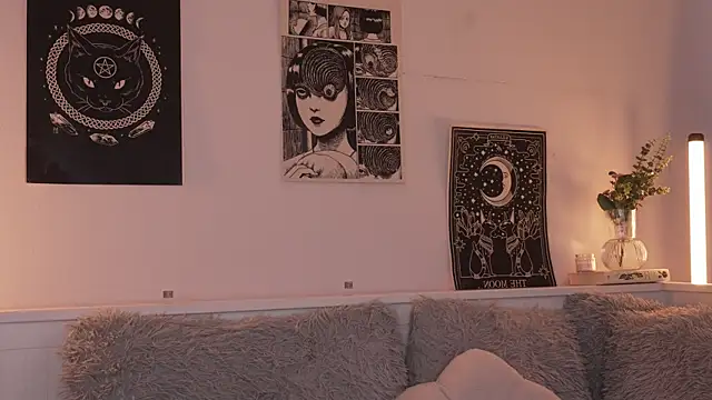 sophieee art online show from October 1, 2025, 9:07 pm