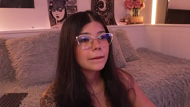 Snapshot of sophieee_art chatting on February 10, 2026, 3:49 am sophieee art online show from February 10, 2026, 3:49 am