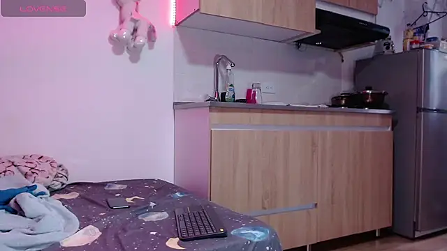 AllysonStonne online show from April 14, 2026, 8:25 pm