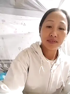 cute love00 online show from October 24, 2025, 11:37 pm