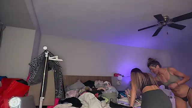 bbgurlnickii online show from December 16, 2025, 12:31 pm