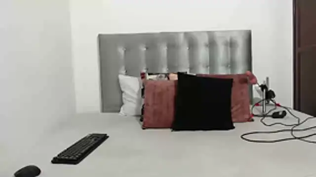 Snapshot of DaiishaWolf chatting on October 19, 2025, 8:33 pm DaiishaWolf online show from October 19, 2025, 8:33 pm