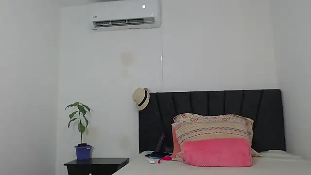 Snapshot of DaiishaWolf chatting on September 19, 2025, 6:45 pm DaiishaWolf online show from September 19, 2025, 6:45 pm