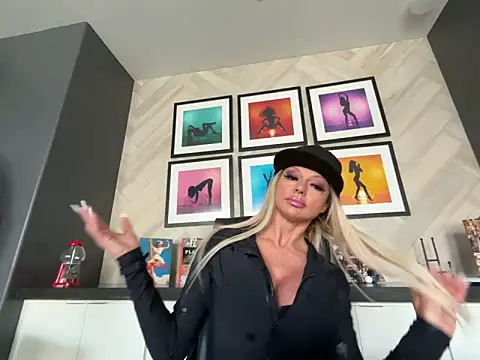 Snapshot of chanelstjames chatting on February 24, 2026, 6:09 pm chanelstjames online show from February 24, 2026, 6:09 pm