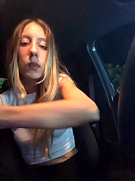 Snapshot of PetiteSecrets chatting on November 5, 2025, 5:49 pm PetiteSecrets online show from November 5, 2025, 5:49 pm