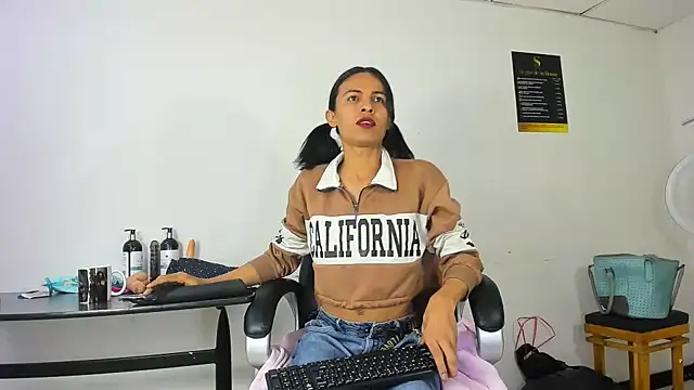 Aisha hotts777 online show from November 27, 2025, 4:02 am