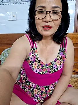   Mihmih   online show from November 11, 2025, 4:02 pm